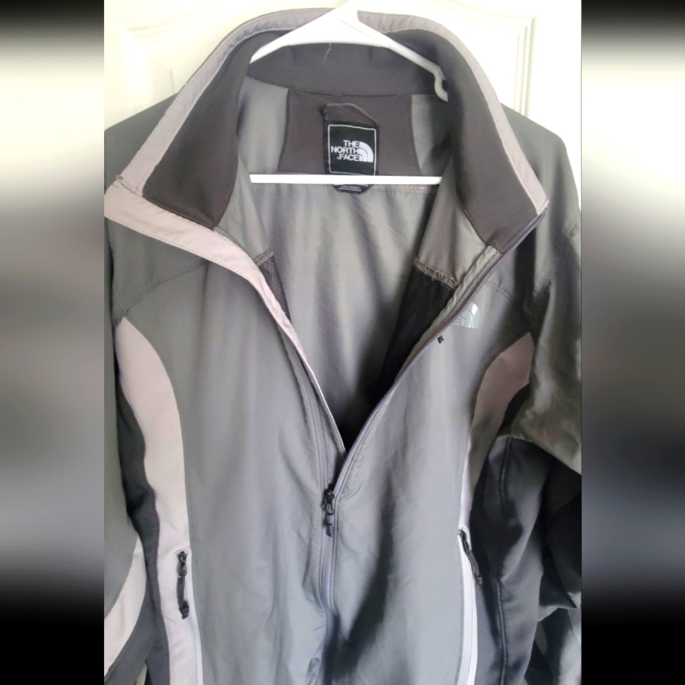 Mens Size Large The North Face Jacket. Excellent Like New Condition